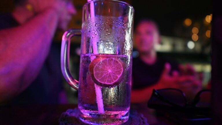 24-hour-drinks-was-ist-das — PattayaPatrol / CC BY-SA 4.0 / Wikimedia Commons