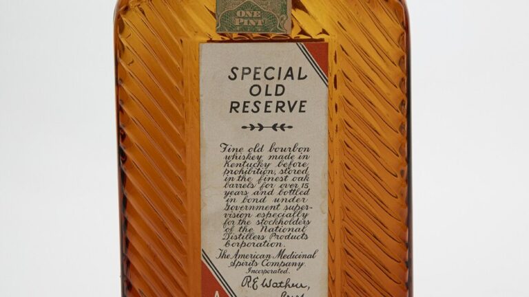 american-whiskey-was-ist-das — American Medical Spirits Company; Harry E. Wilken Distillery / Public domain / Wikimedia Commons