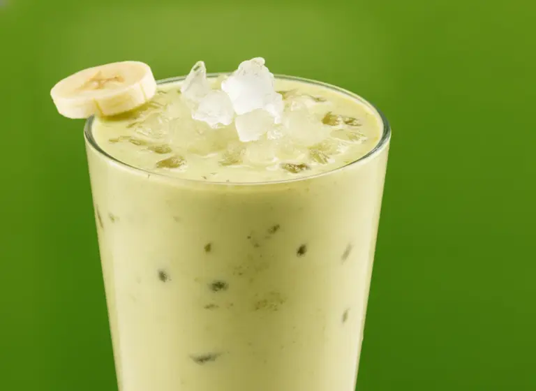 Avocado-Bananen-Sojadrink im Glas