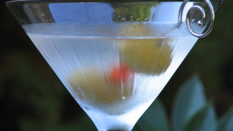 Cocktail - Was ist das? — Ken30684 / by via Openverse