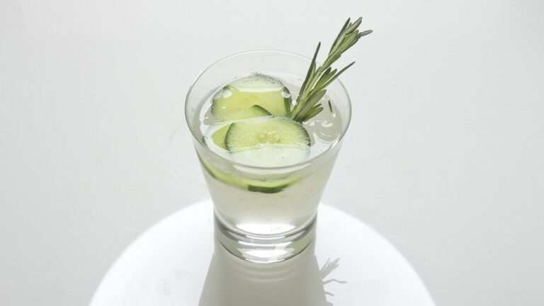 Cocktails mit Gurkenlikör - Was ist das ? — Didriks / by via Openverse