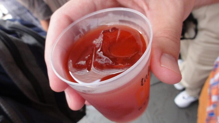 cocktailspiess-was-ist-das — Bart Everson / CC BY 2.0 / Wikimedia Commons