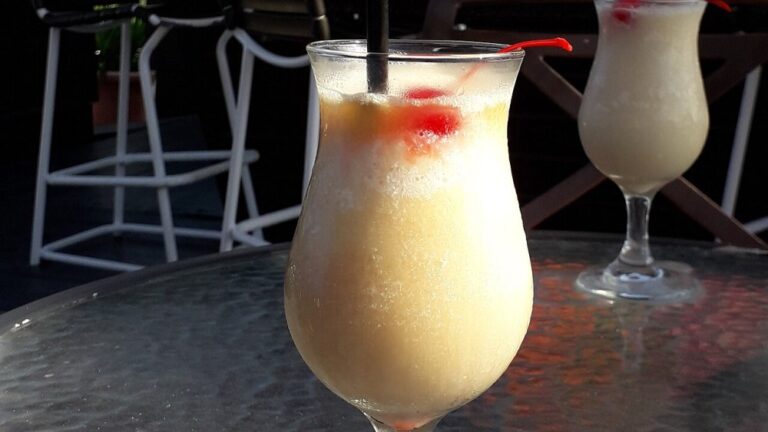 coconut-rum-cocktails-was-ist-das — DDJJ / CC BY-SA 4.0 / Wikimedia Commons