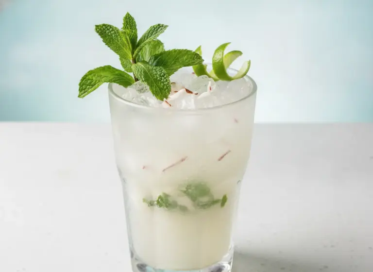 Coconut Water Mojito im Glas
