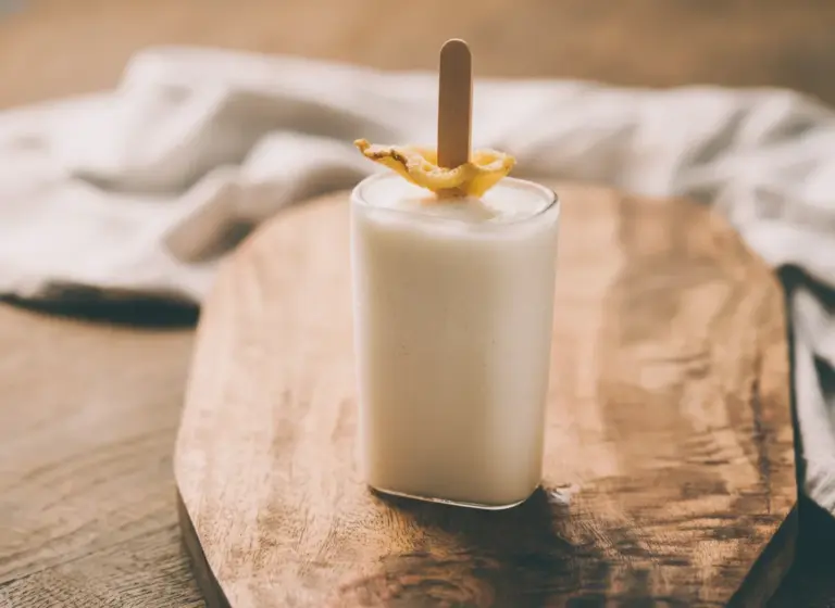 Cocoskiss auf Eis am Stiel im Glas