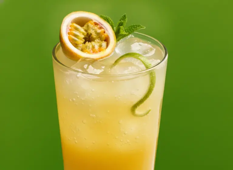 Cointreau Tropical Fizz im Glas