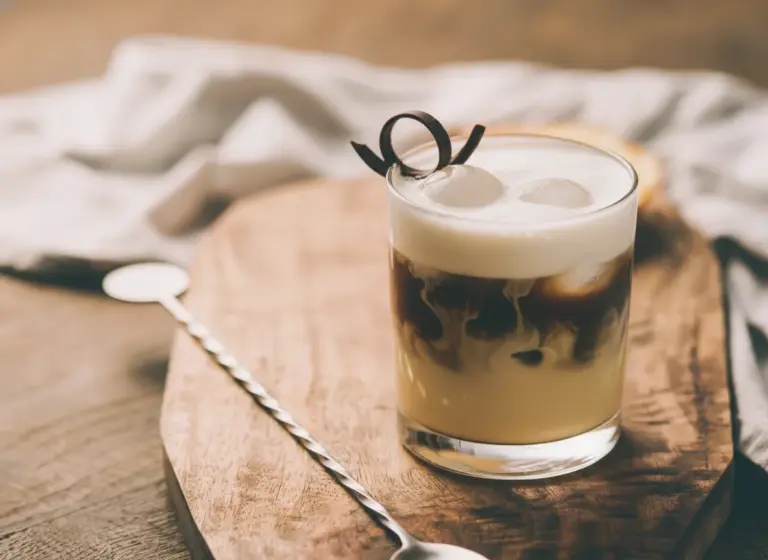 Eierlikör-White Russian im Glas