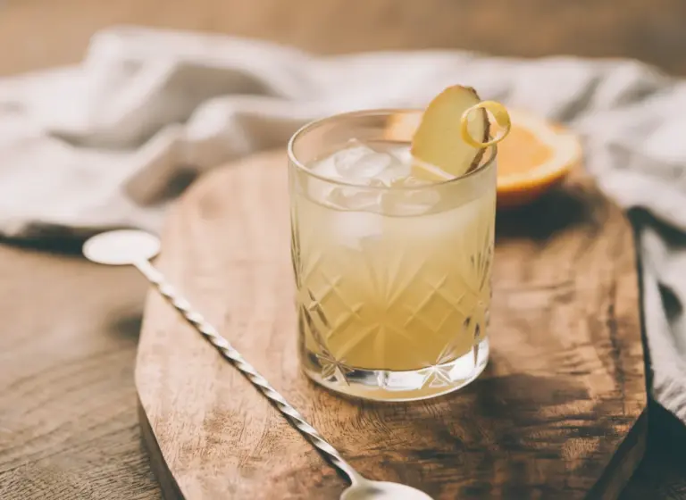 Eisgekühlter Ingwer-Shot im Glas