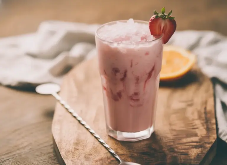 Erdbeer-Grenadine-Milk im Glas