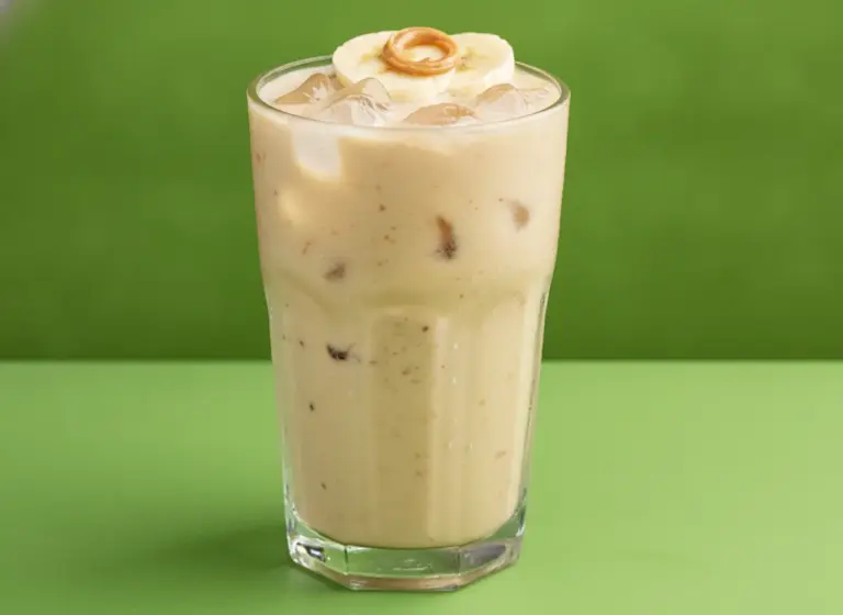 Erdnussbutter-Bananen-Sojadrink im Glas