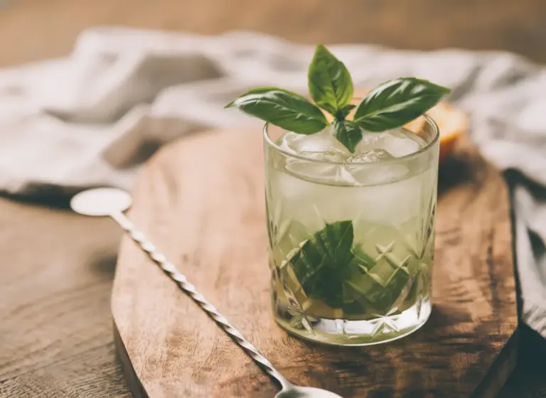 Gin Basil Smash im Glas