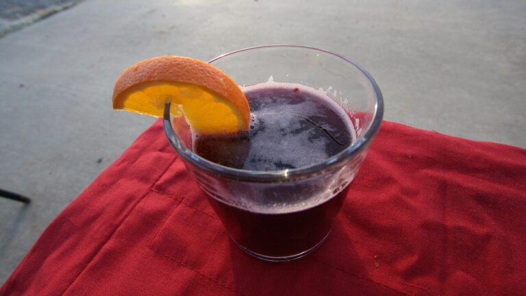 gluehwein-was-ist-das — Wheeler Cowperthwaite / CC BY 2.0 / Wikimedia Commons