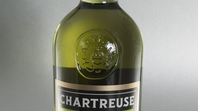 green-chartreuse-cocktails-was-ist-das — Ralf Roletschek / GFDL 1.2 / Wikimedia Commons