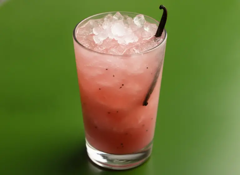 Grenadine-Milk mit Vanille im Glas