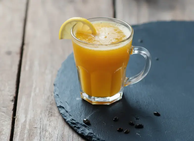 Hot Passionfruit Fizz im Glas