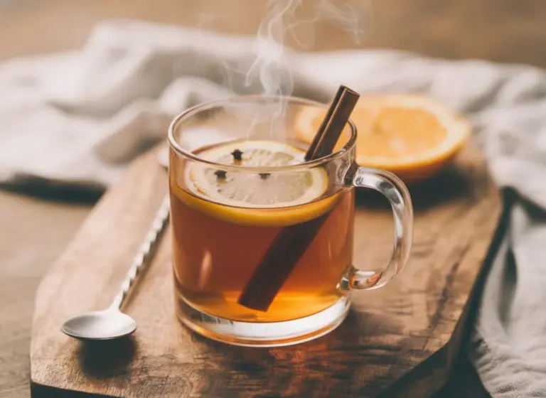 Hot Whisky Toddy im Glas