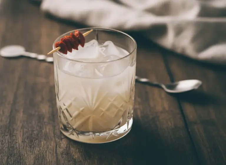 Jiuniang-Baijiu-Cocktail im Glas