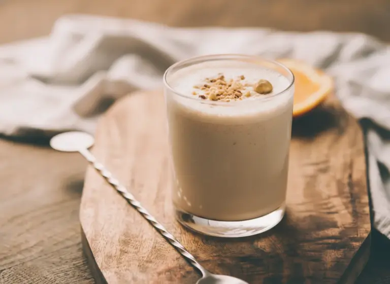 Kalter Nuss-Shake im Glas