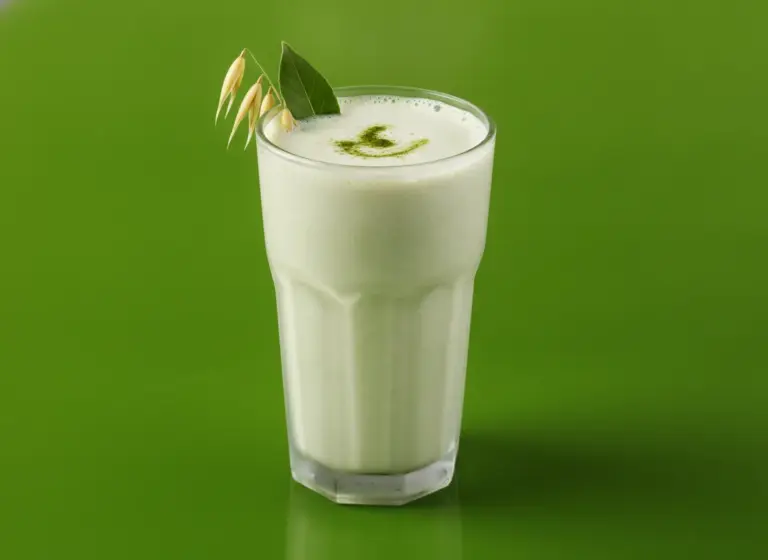 Klassische Hafermilch im Glas