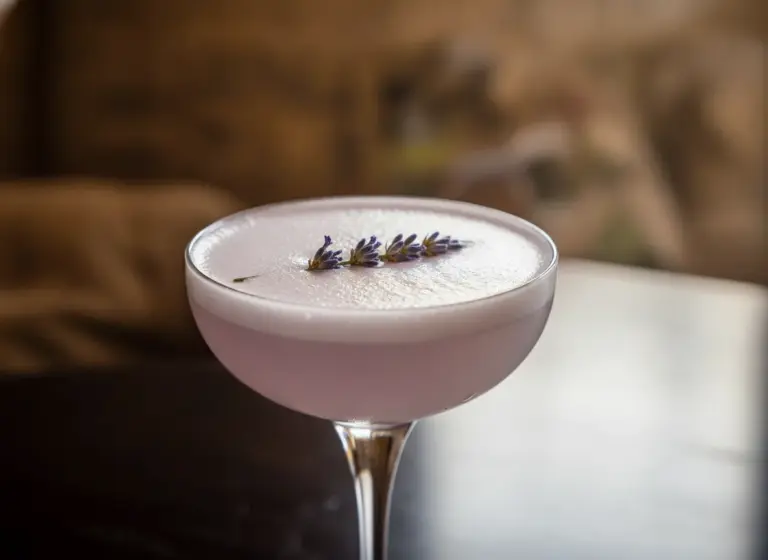 Lavendel Gin Sour im Glas