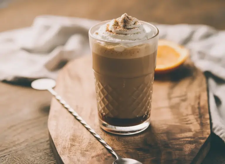 Lebkuchen-Latte – alkoholfrei im Glas