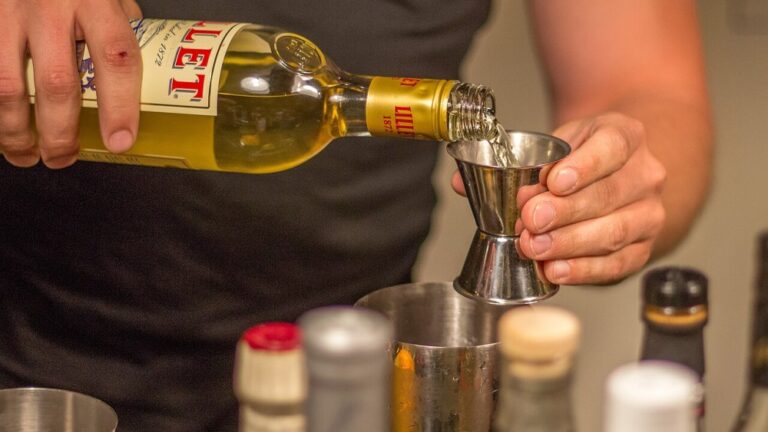 lillet-was-ist-das — Stefan Giesbert (www.cocktailpodcast.de) / CC BY-SA 4.0 / Wikimedia Commons