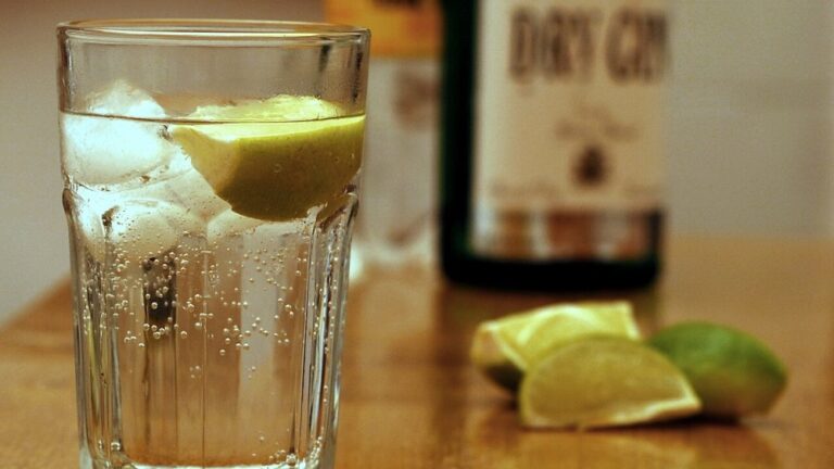 longdrinkglas-was-ist-das — NotFromUtrecht / CC BY-SA 3.0 / Wikimedia Commons
