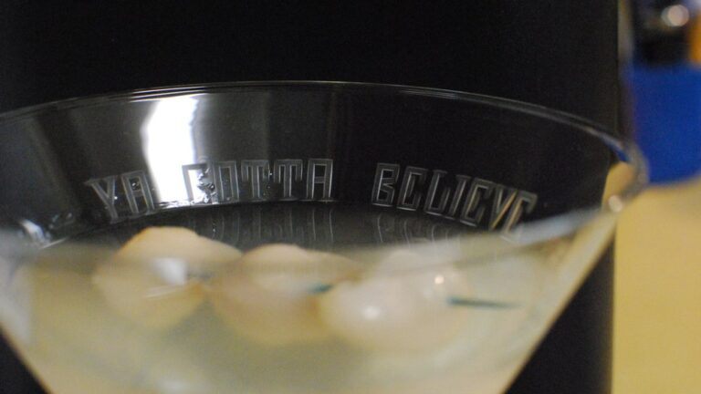 Lychee-Likör-Cocktails - Was ist das ? — slgckgc / by via Openverse