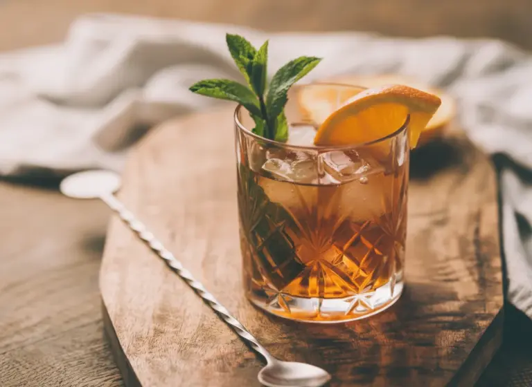 Maple Bourbon Smash im Glas