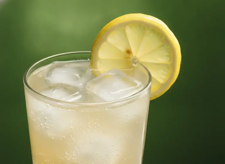 Martini Bianco Tonic im Glas