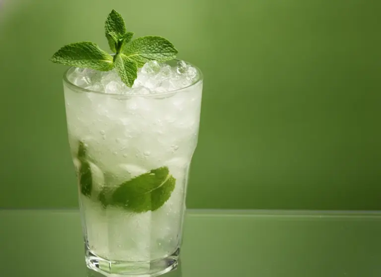 Menthe Frapé im Glas