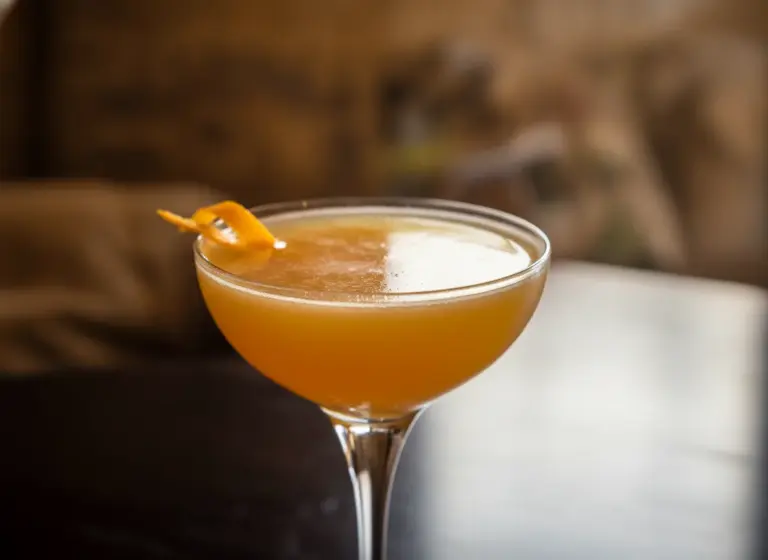Naked and Famous im Glas