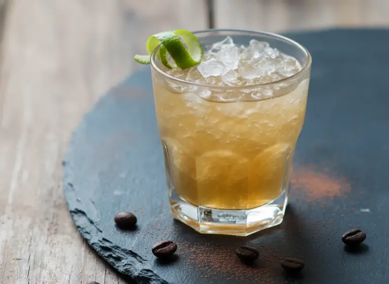 Navy Grog im Glas