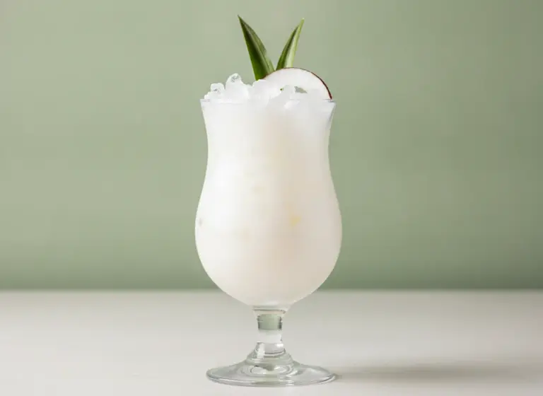 Nigori Sake Colada im Glas