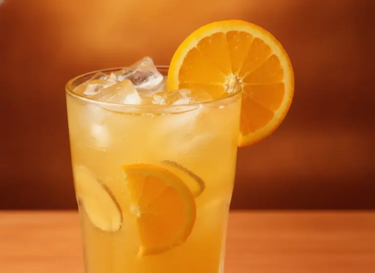 Orangen-Ingwer-Limonade im Glas