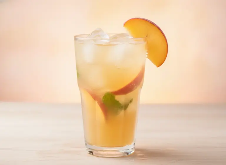 Pfirsichlimonade im Glas