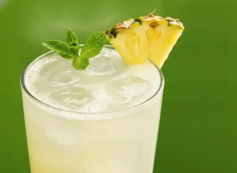 Pineapple Gin Fizz im Glas