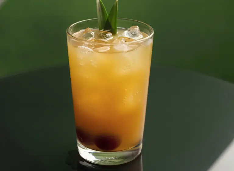 Pineapple Planter’s Punch im Glas