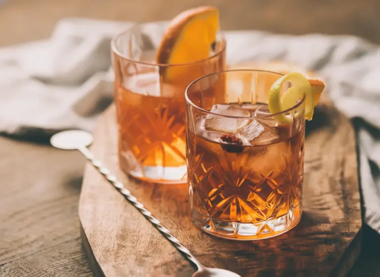 Pu-Erh-Baijiu-Shortdrink im Glas