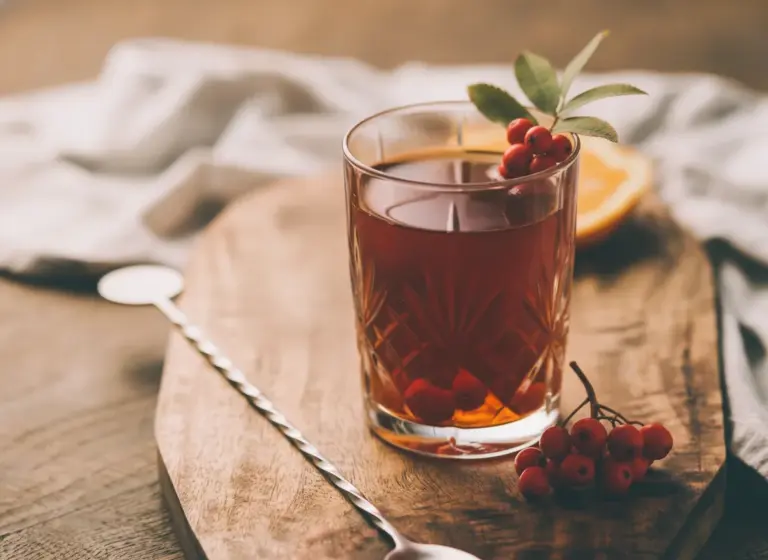 Rjabninowka (Рябиновка – Vogelbeer-Likör) im Glas