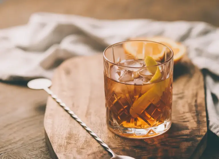 Rusty Nail mit Drambuie im Glas
