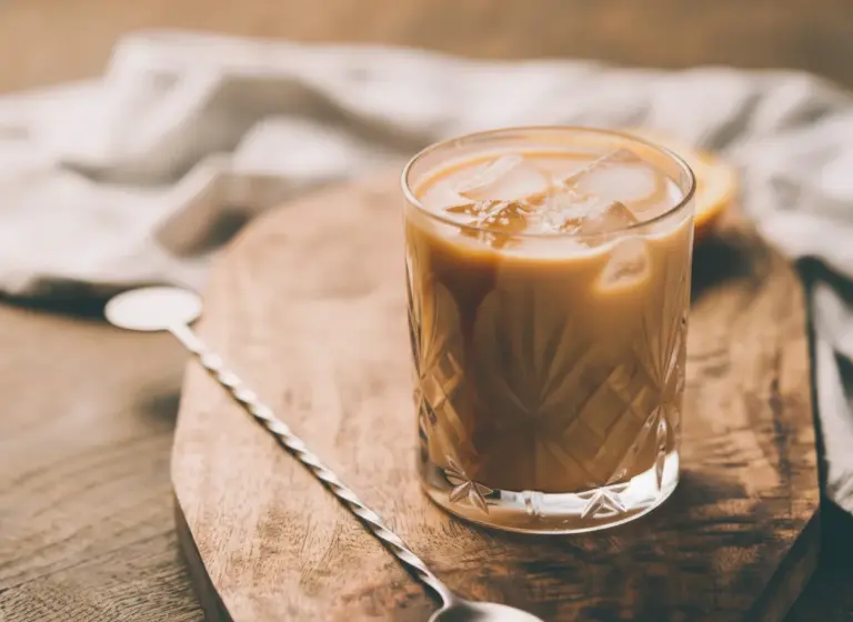 Salted-Caramel White Russian im Glas