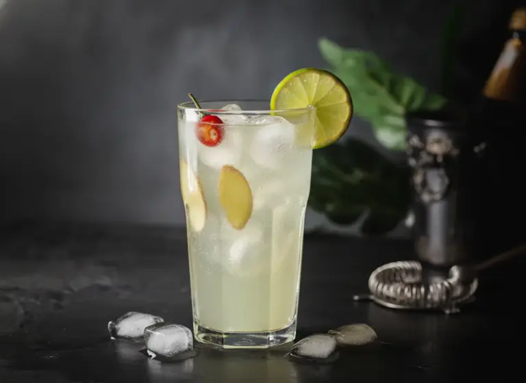 Scharfer Ingwer-Limetten-Spritz im Glas