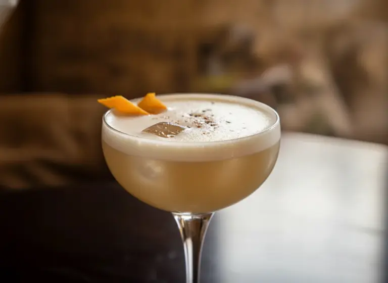 Smoky Rusty Nail Sour im Glas