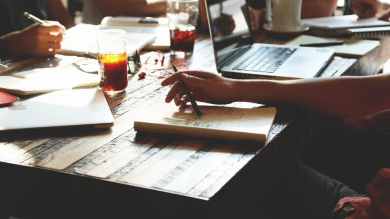 Tagung - Was ist das ? — Startup Stock Photos / cc0 via Openverse