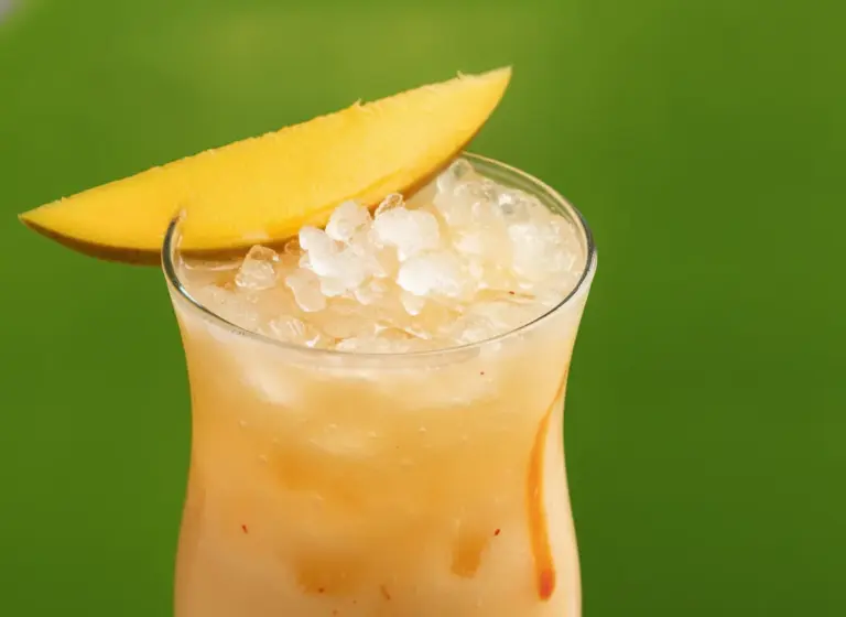Thai Fruit Cocktail im Glas