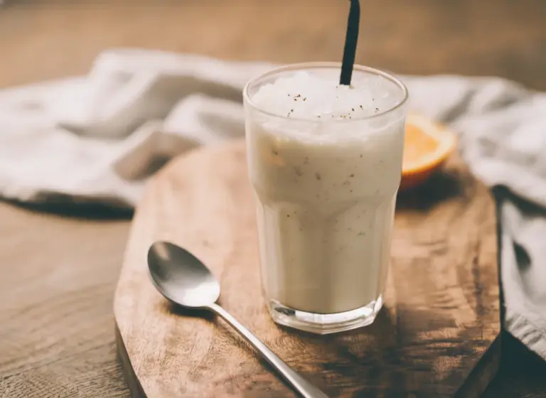 Vanille-Milkshake im Glas