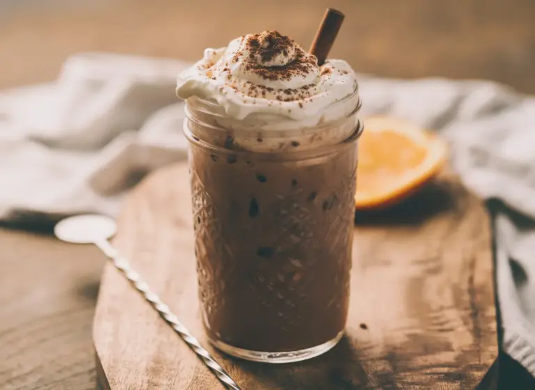 Vegane mexikanische Schokolade im Glas