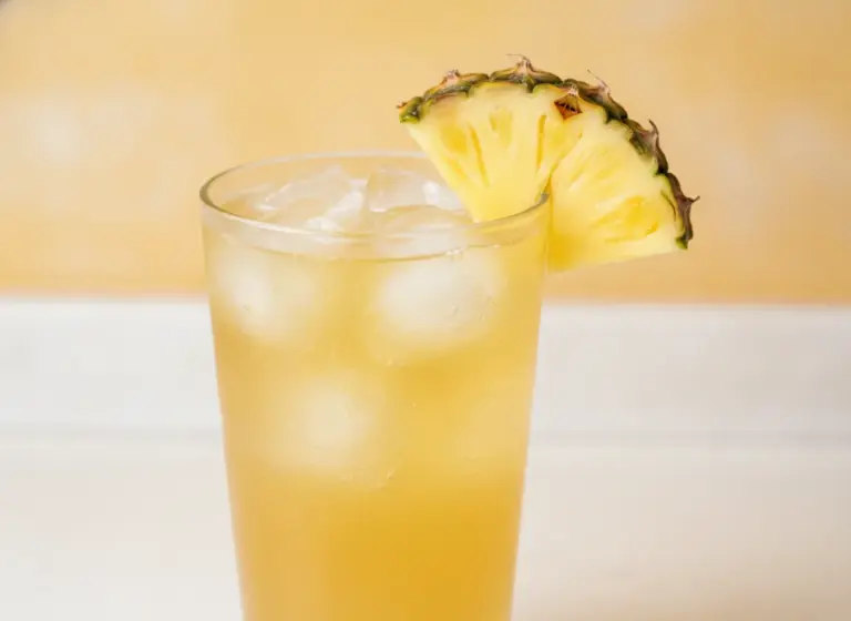 Virgin Pineapple Fizz im Glas