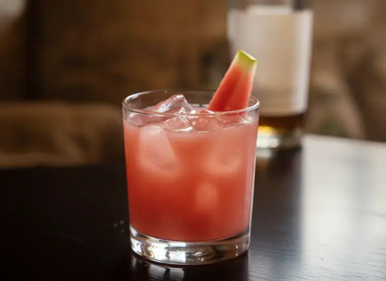 Watermelon Daiquiri on the Rocks im Glas